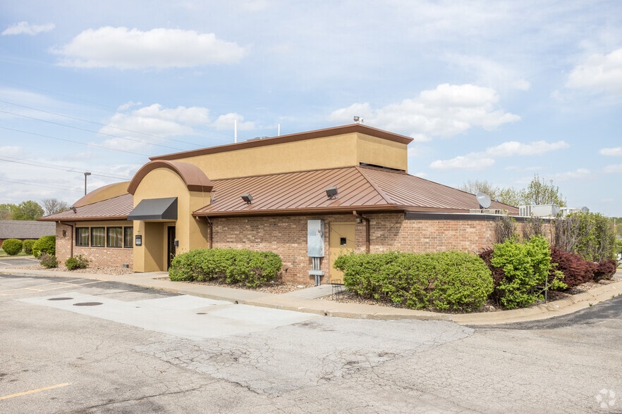 More Photos Of 8134 Douglas Ave, Urbandale Restaurant For Sale