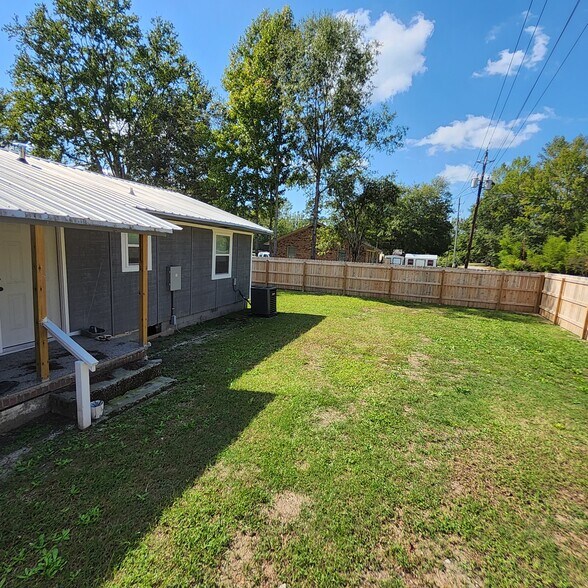 More Photos Of 315 E Clark St, Pinewood Apartments For Sale