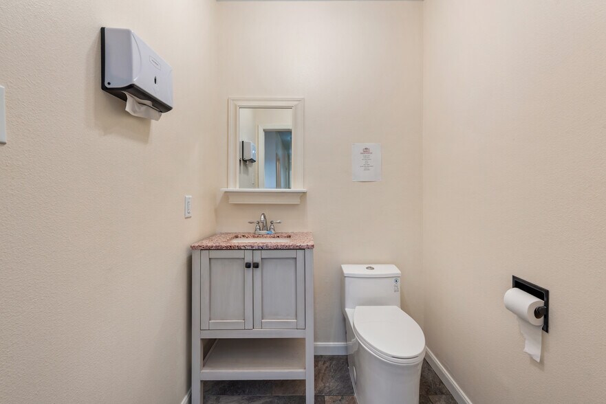 More Photos Of 601 Mary Lake Dr, Bryan Office Residential For Lease