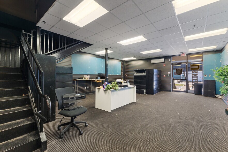 More Photos Of 4304 Metric Dr, Winter Park Warehouse For Lease