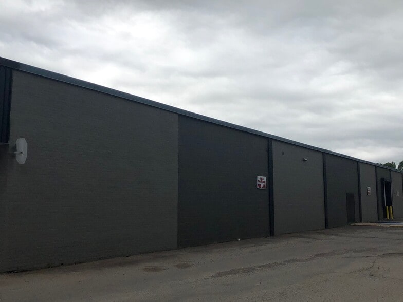 More Photos Of 33 Winter St, Sussex General Retail For Lease