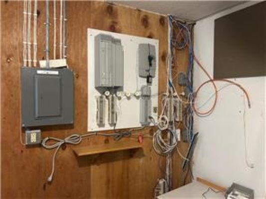 More Photos Of 2020 9th St E, Glencoe Office For Sale