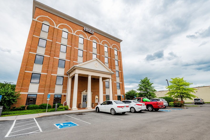 Primary Photo Of 100 E Main St, Sevierville Office For Lease