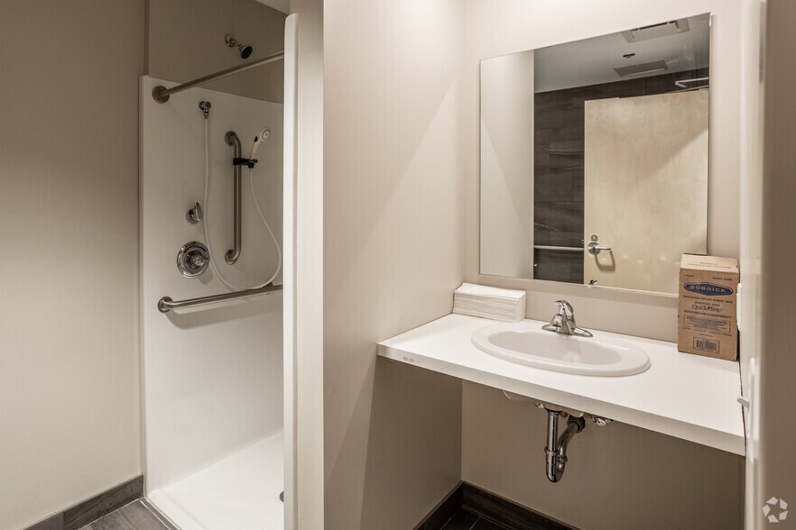 More Photos Of 220 SW 9th St, Des Moines Office For Lease