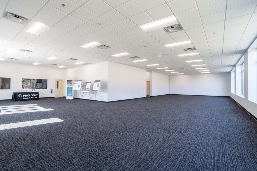 More Photos Of 12801 Jamesburg Dr, Huntersville Distribution For Lease