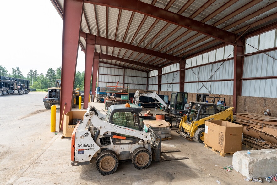 More Photos Of 563 Plains Rd, Tamworth Warehouse For Lease