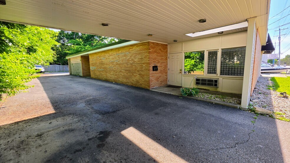 More Photos Of 1848-1850 W Galbraith Rd, Cincinnati Office For Sale