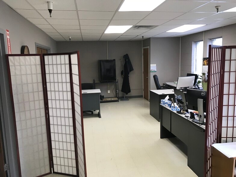 More Photos Of 157 Westview Dr, Meadville Warehouse For Lease