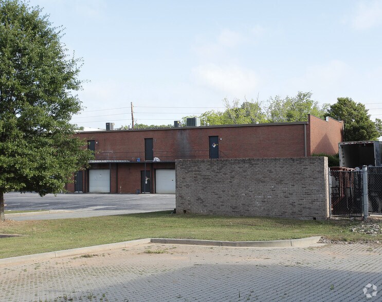 More Photos Of 400 Stonewall Ave, Fayetteville Flex For Sale