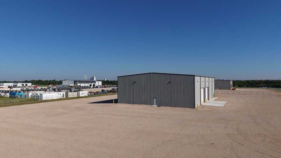 More Photos Of 3465 Allan Industrial Dr, El Reno Warehouse For Lease