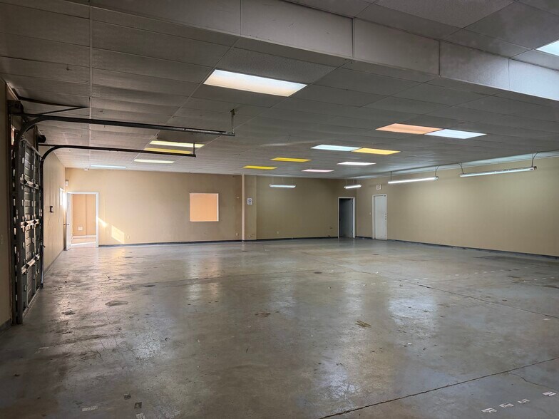 More Photos Of 1676-1710 Barcrest Dr, Memphis Distribution For Lease