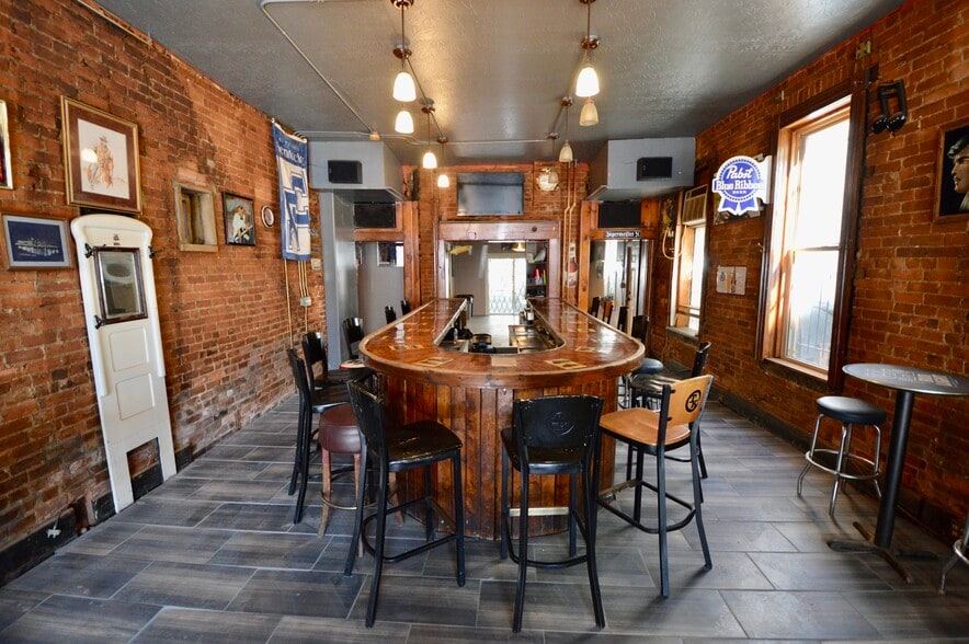 More Photos Of 254 W Pike St, Covington Storefront Retail Residential For Lease