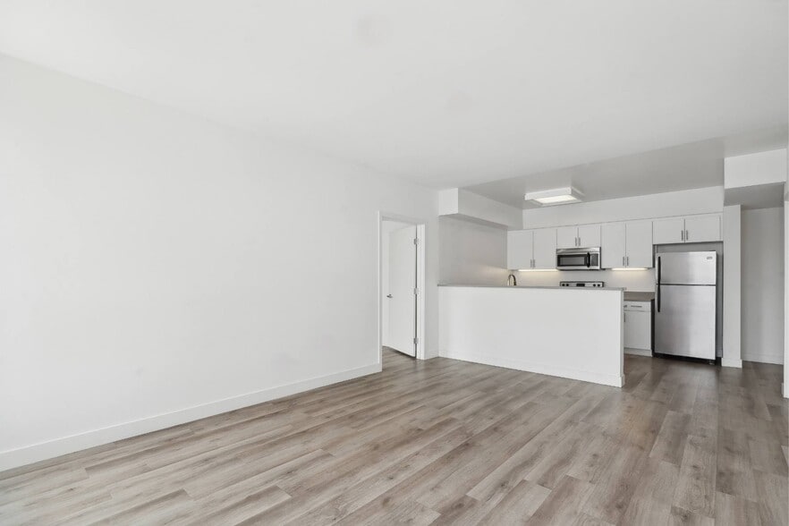More Photos Of 300 S Santa Fe Ave, Los Angeles Apartments For Lease
