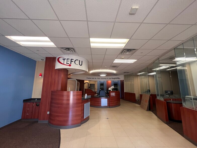 Primary Photo Of 5940-5990 Richmond Hwy, Alexandria Restaurant For Lease