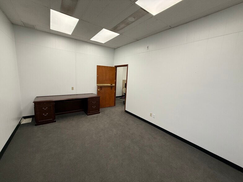 More Photos Of 630 Market St, Steubenville Office For Lease