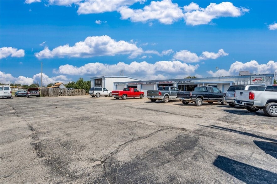 More Photos Of 501 N Poplar St, South Hutchinson Auto Repair For Sale