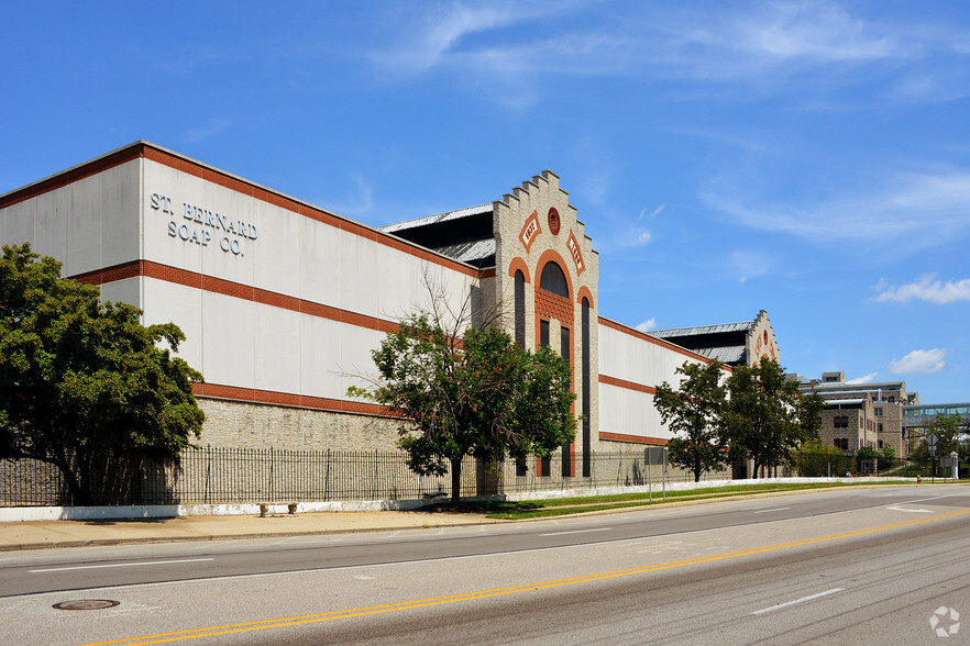 Primary Photo Of 5177 Spring Grove Ave, Cincinnati Manufacturing For Lease