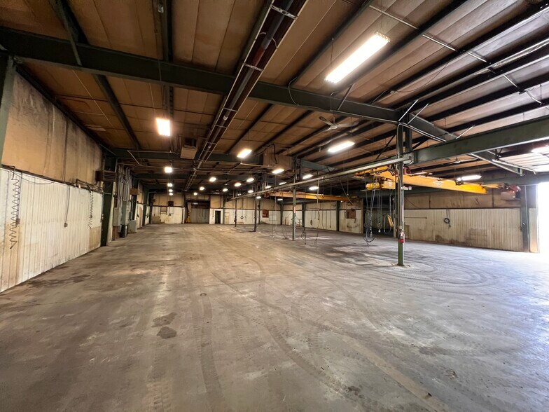 More Photos Of 1450 W Sunday Dr, Indianapolis Manufacturing For Lease