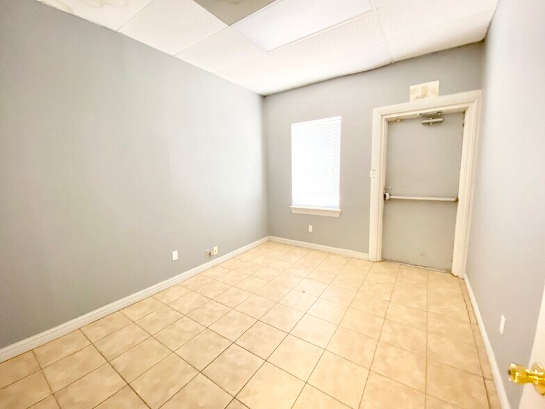 More Photos Of 3102 E Business 83, Weslaco Office For Lease