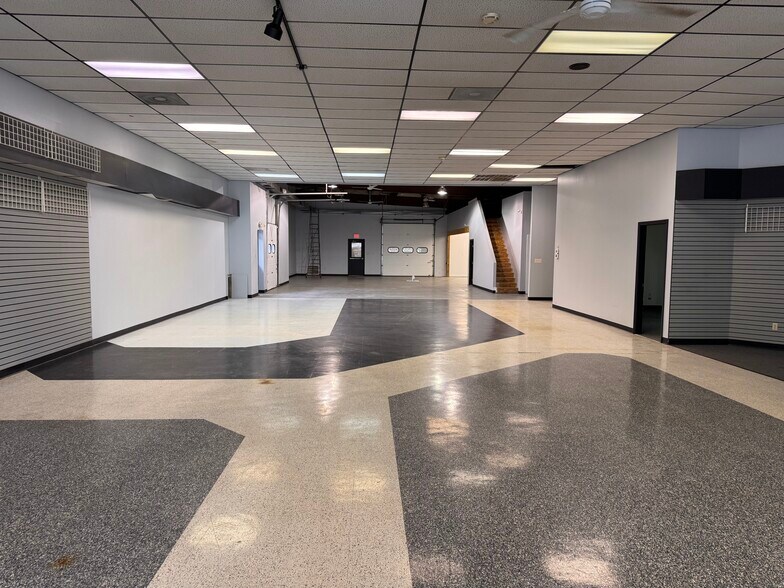 More Photos Of 2013 General Potter Hwy, Centre Hall Showroom For Sale
