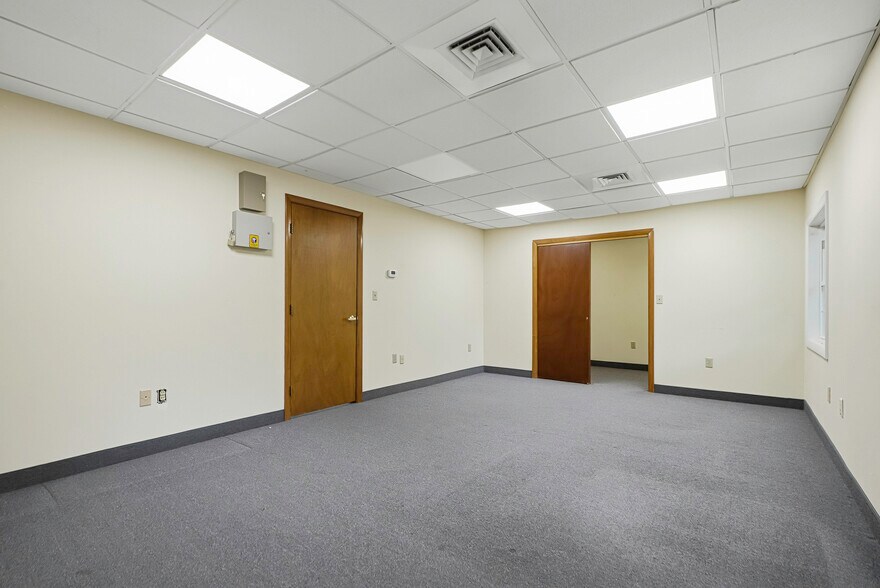 More Photos Of 37 Pierce St, Northborough Office For Sale
