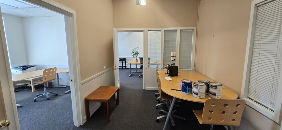 More Photos Of 3939 N Wilke Rd, Arlington Heights Office For Lease
