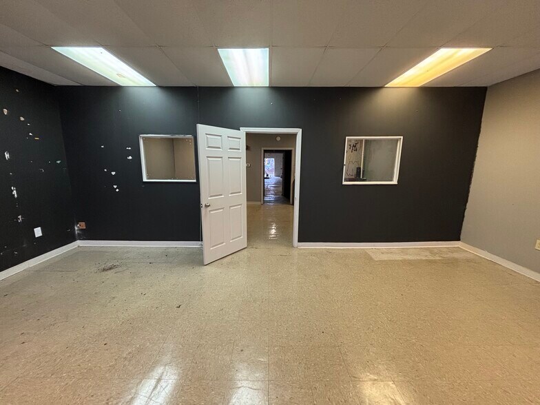 More Photos Of 114-116 E Auglaize St, Wapakoneta Unknown For Lease