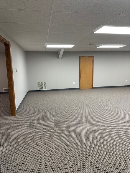 More Photos Of 10 Stover Dr, Carlisle Warehouse For Lease