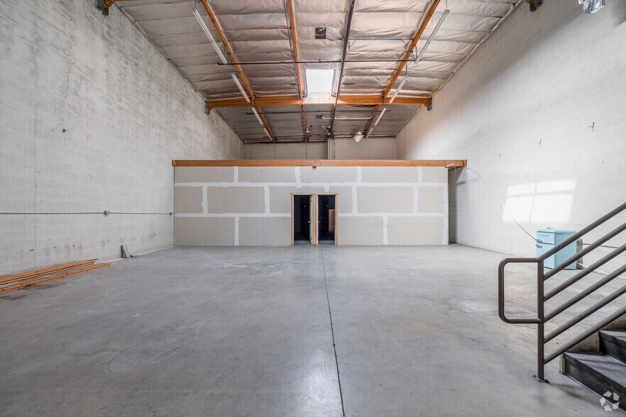 More Photos Of 1364 E 15th St, Los Angeles Warehouse For Sale