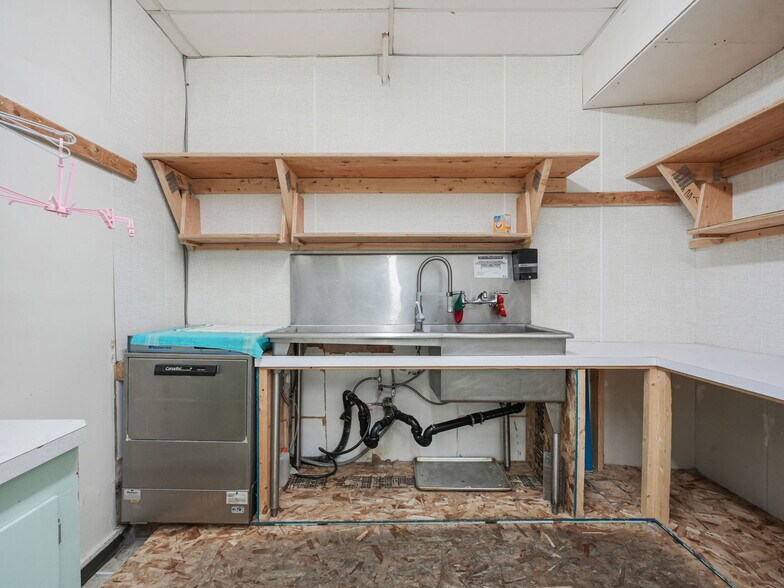 More Photos Of 9630 74 Av NW, Edmonton Flex For Sale