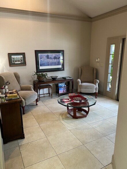 More Photos Of 885 University Ave, Sacramento Office For Sale
