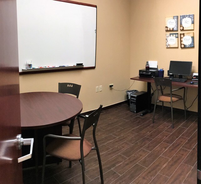 More Photos Of 1455 W Elliot Rd, Gilbert Unknown For Lease