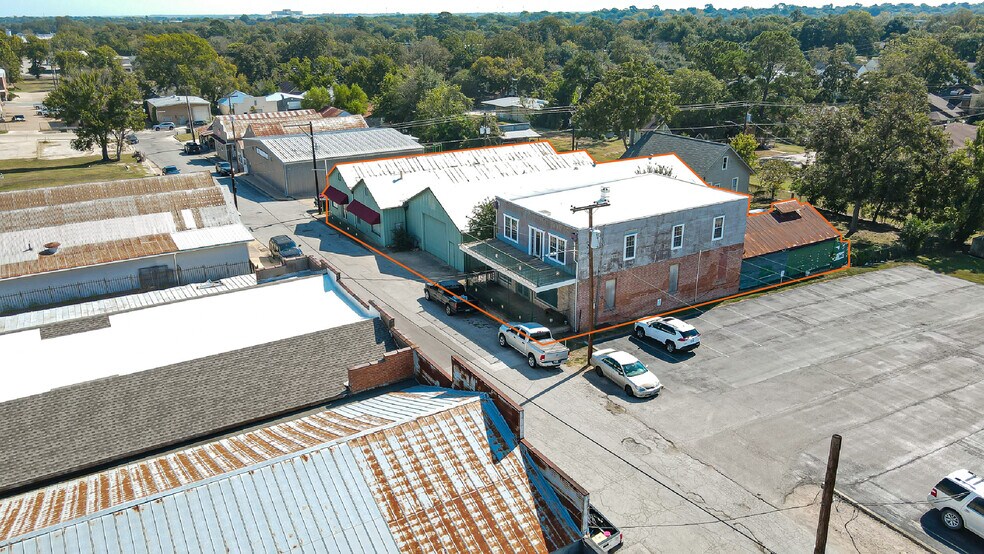 More Photos Of 201 W First St, Brenham Distribution For Sale