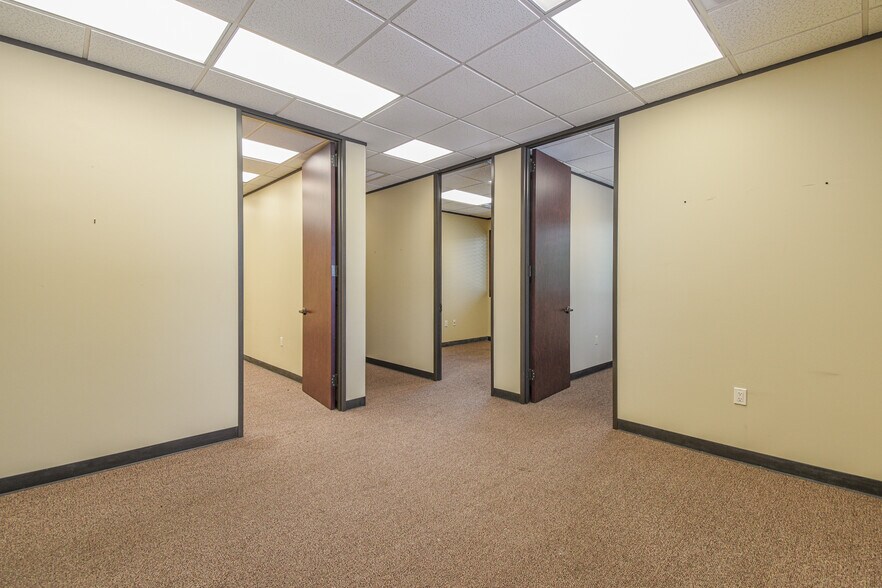 More Photos Of 821 Crossbridge Dr, Spring Office For Sale
