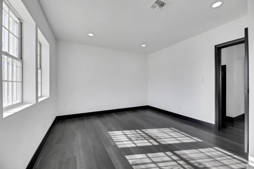 More Photos Of 530 S 7th St, Las Vegas Office Residential For Lease