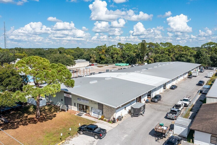 More Photos Of 1705 Cattlemen Rd, Sarasota Warehouse For Lease