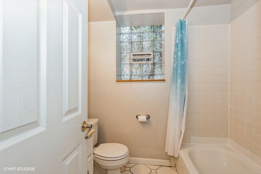 More Photos Of 1228 W Glenlake Ave, Chicago Apartments For Sale