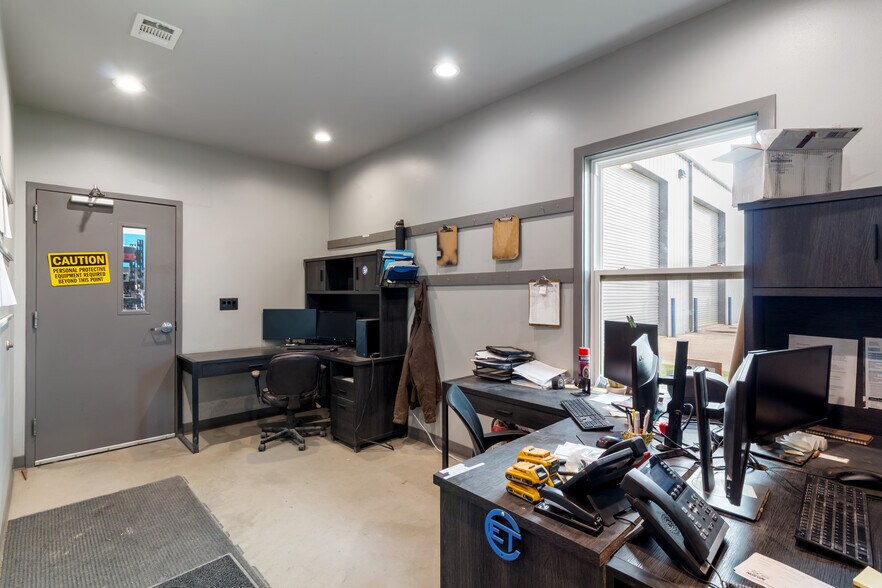 More Photos Of 1113 Innovation Dr, Bryan Industrial For Lease