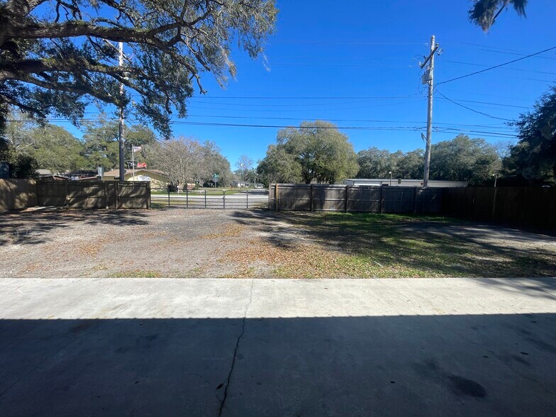 More Photos Of 2555 NW Pine Ave, Ocala Coworking Space