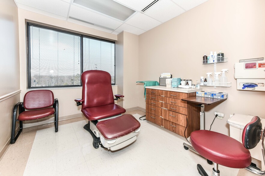 More Photos Of 1860 Town Center Dr, Reston Medical For Sale