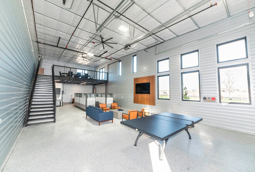 More Photos Of 5378 Ronald Reagan Blvd, Johnstown Flex For Lease