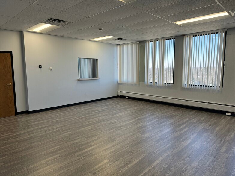 More Photos Of 121 S Wilke Rd, Arlington Heights Medical For Lease