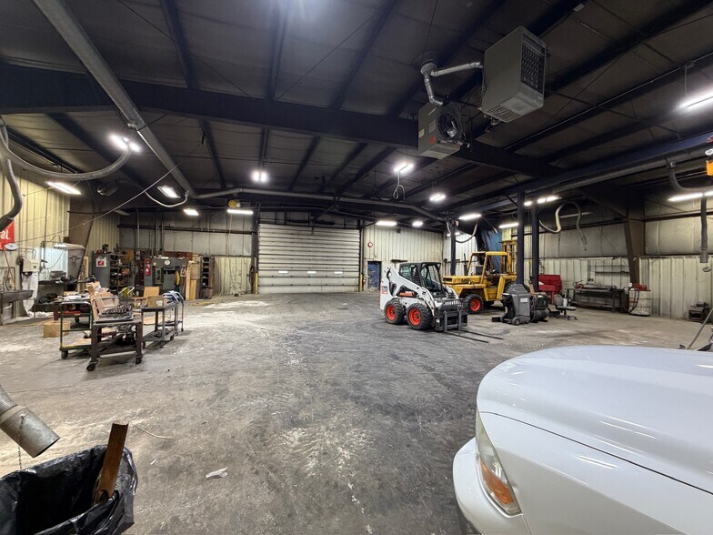 More Photos Of 4414 State Road 92, Brooklyn Industrial For Lease