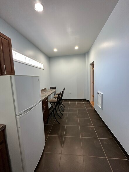 More Photos Of 129 Fairview Ave, Syracuse Flex For Sale