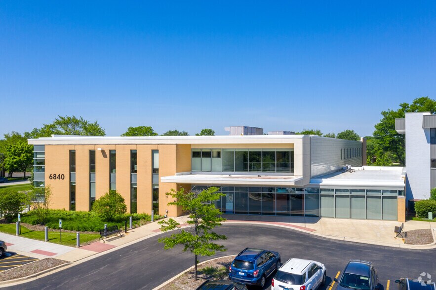 Primary Photo Of 6840 Main St, Downers Grove Medical For Lease