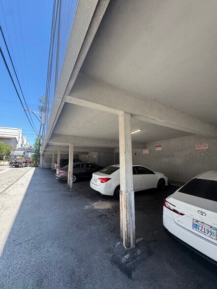 More Photos Of 825 S Barrington Ave, Los Angeles Office For Sale
