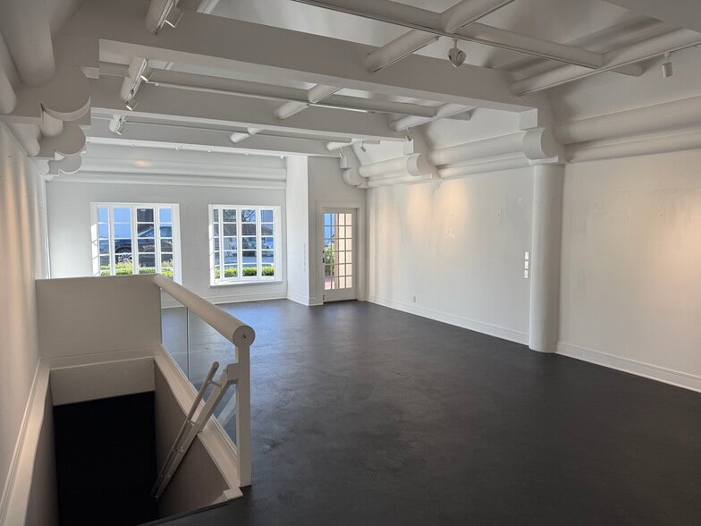 More Photos Of 6th Ave, Carmel Storefront For Lease