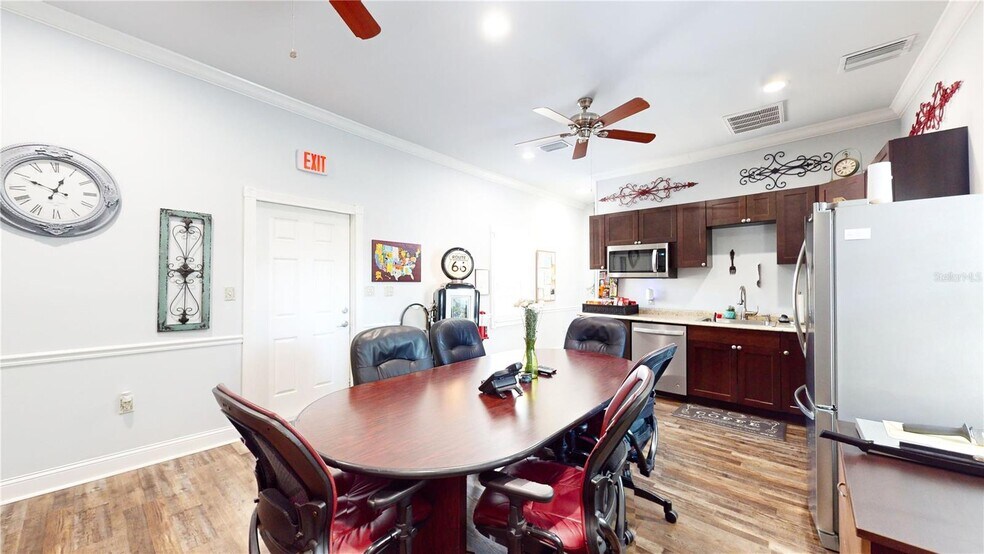 More Photos Of 209 E Badcock Blvd, Mulberry Office Residential For Lease