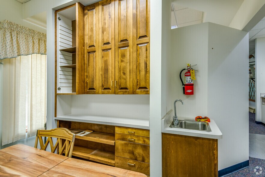 More Photos Of 7602 W Mequon Rd, Mequon Unknown For Lease