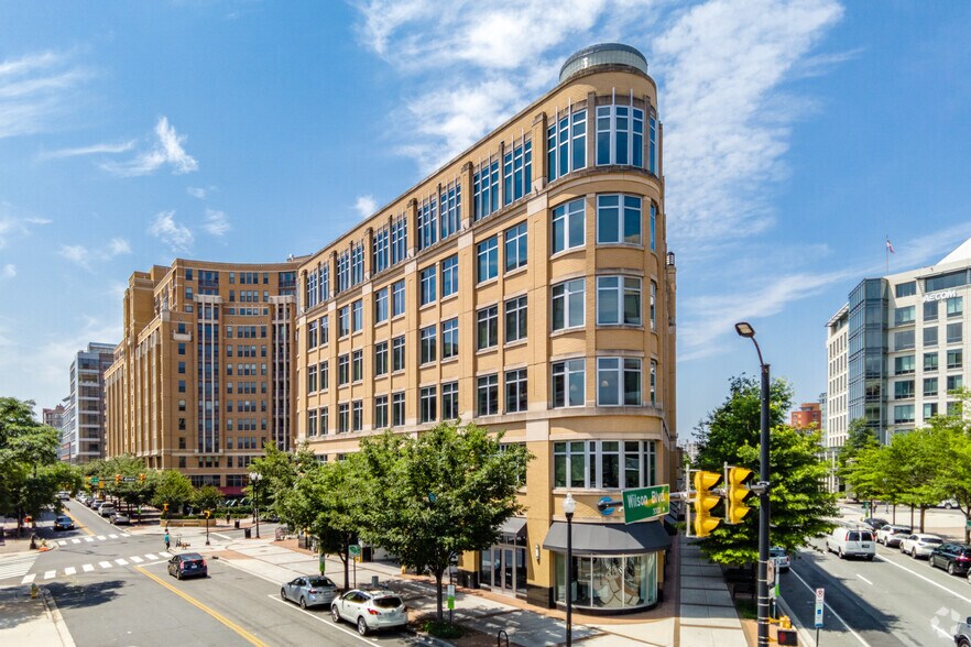 More Photos Of 3000 Wilson Blvd, Arlington Office For Lease